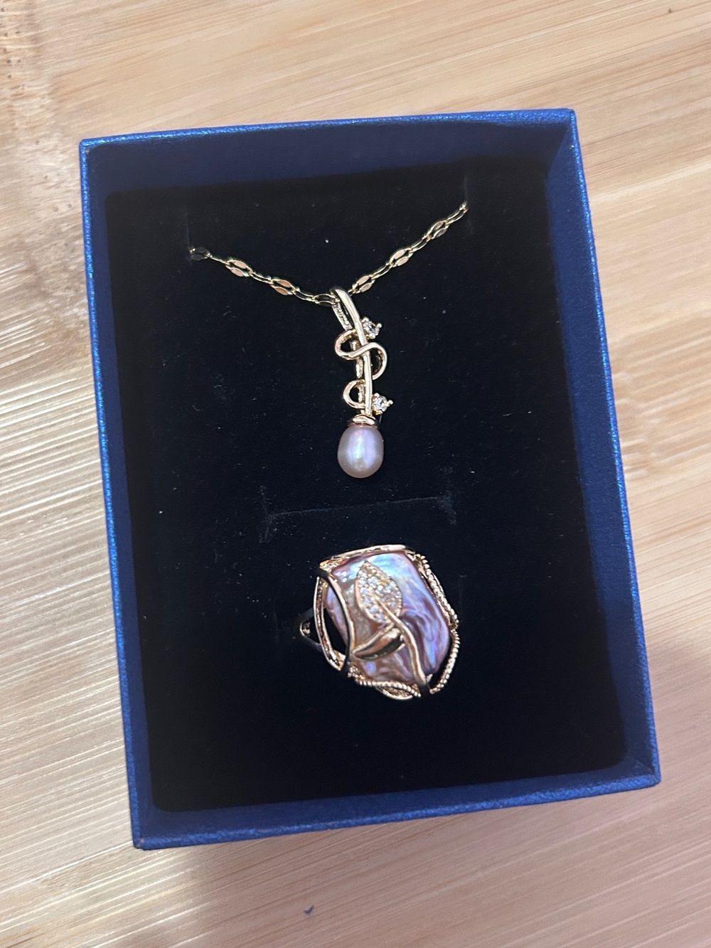 Pinkish-purple natural freshwater pearls set